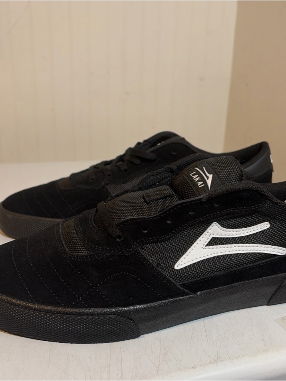 Men's Black Lakai skateboarding shoes black/White Side Accent - Picture 2 of 8